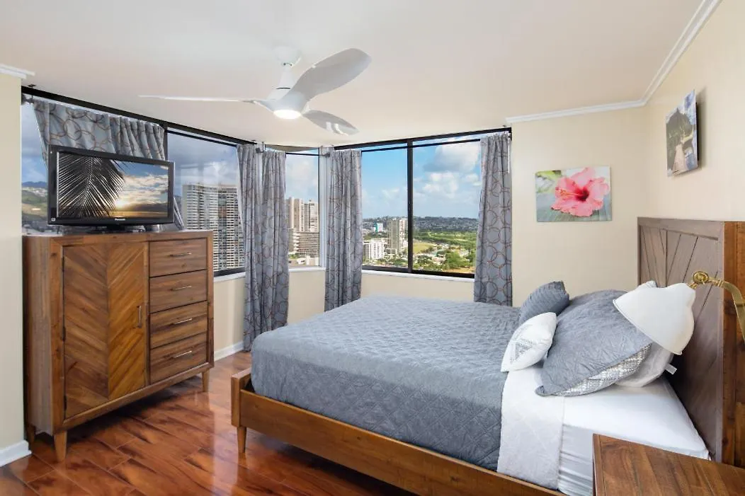 2 Bedroom Corner Suite & Tropical Views Honolulu 3*,