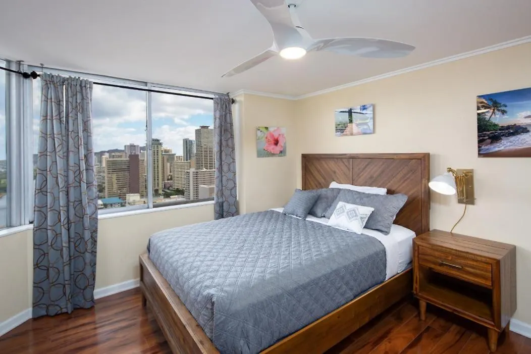 2 Bedroom Corner Suite & Tropical Views Honolulu